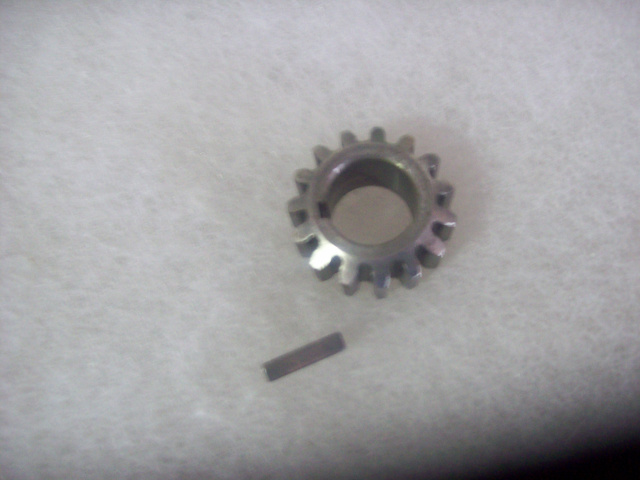 HOBART A-200 STEEL GEAR 15 TOOTH AND TRANSMISSION SHAFT KEY